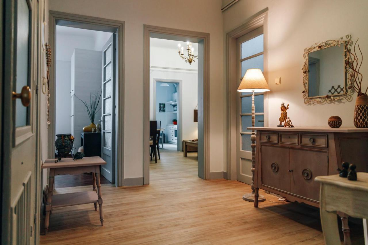 Monastiraki-Psiri, Old Town, 3-Bdr Apt, Sleep 6-10P, Spacious Court Yard เอเธนส์ ภายนอก รูปภาพ