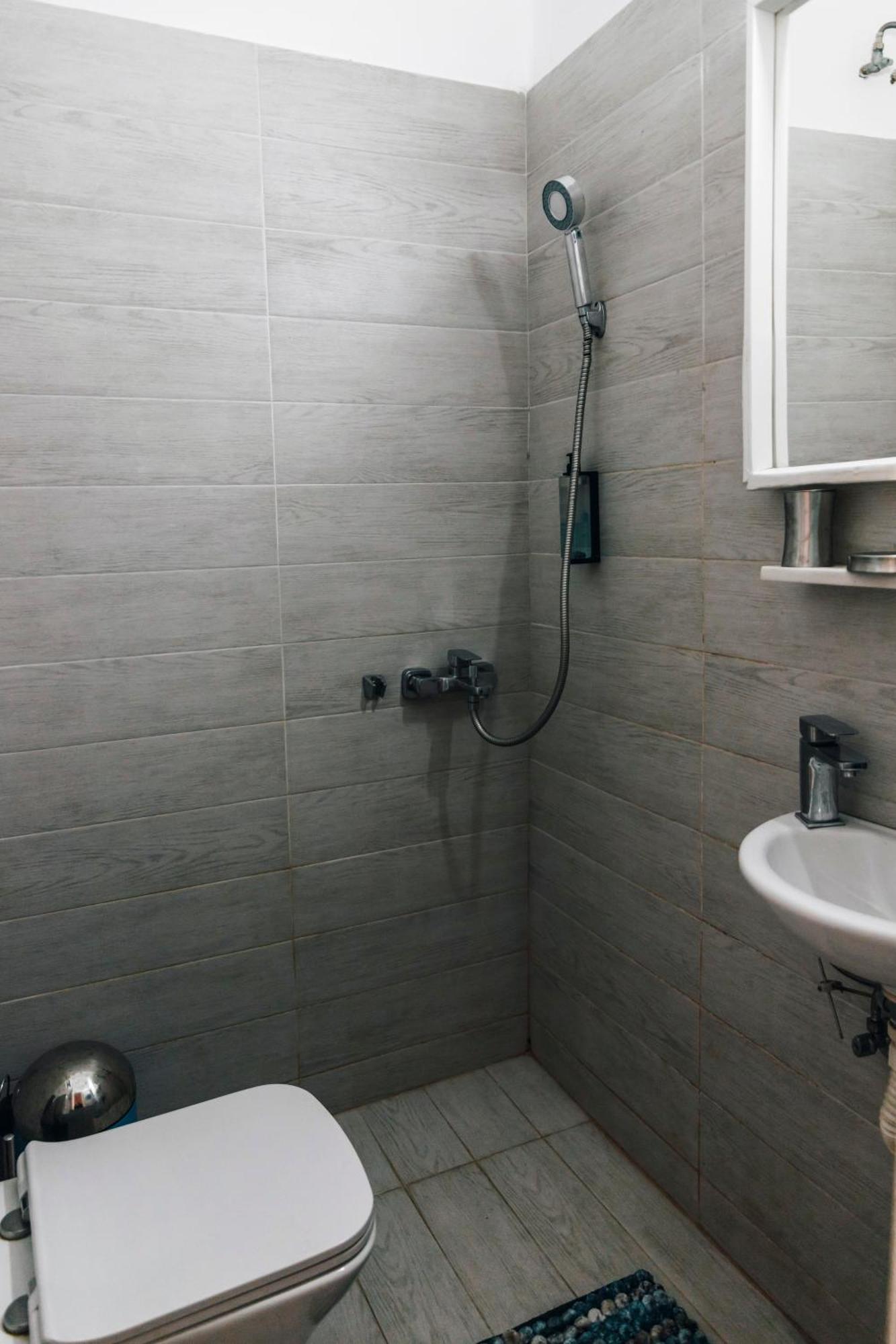 Monastiraki-Psiri, Old Town, 3-Bdr Apt, Sleep 6-10P, Spacious Court Yard เอเธนส์ ภายนอก รูปภาพ