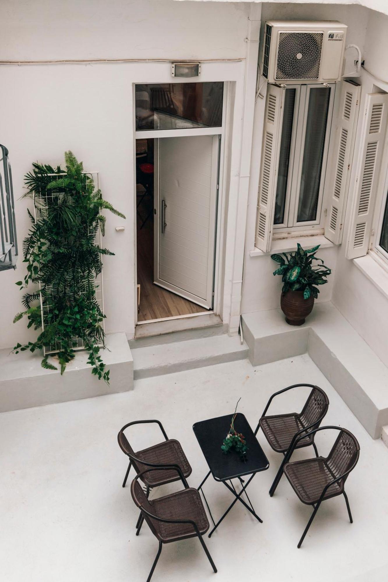 Monastiraki-Psiri, Old Town, 3-Bdr Apt, Sleep 6-10P, Spacious Court Yard เอเธนส์ ภายนอก รูปภาพ