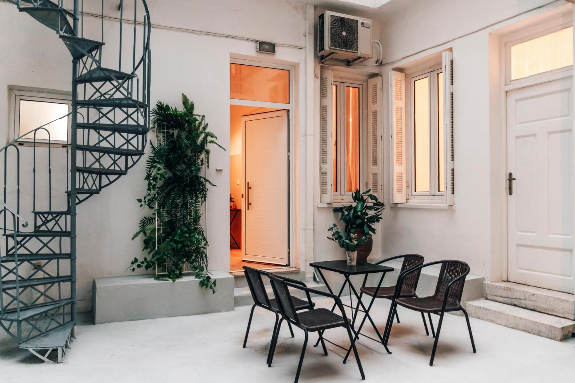 Monastiraki-Psiri, Old Town, 3-Bdr Apt, Sleep 6-10P, Spacious Court Yard เอเธนส์ ภายนอก รูปภาพ
