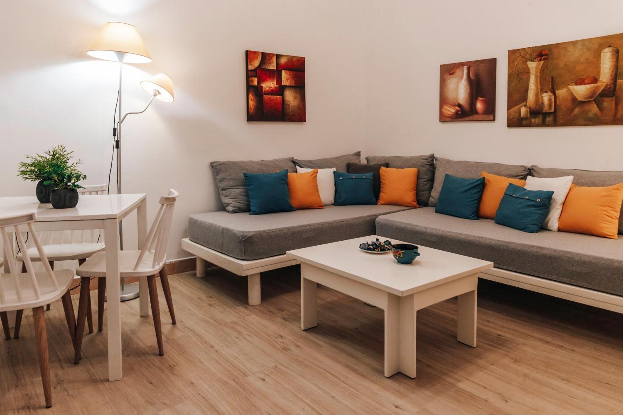Monastiraki-Psiri, Old Town, 3-Bdr Apt, Sleep 6-10P, Spacious Court Yard เอเธนส์ ภายนอก รูปภาพ