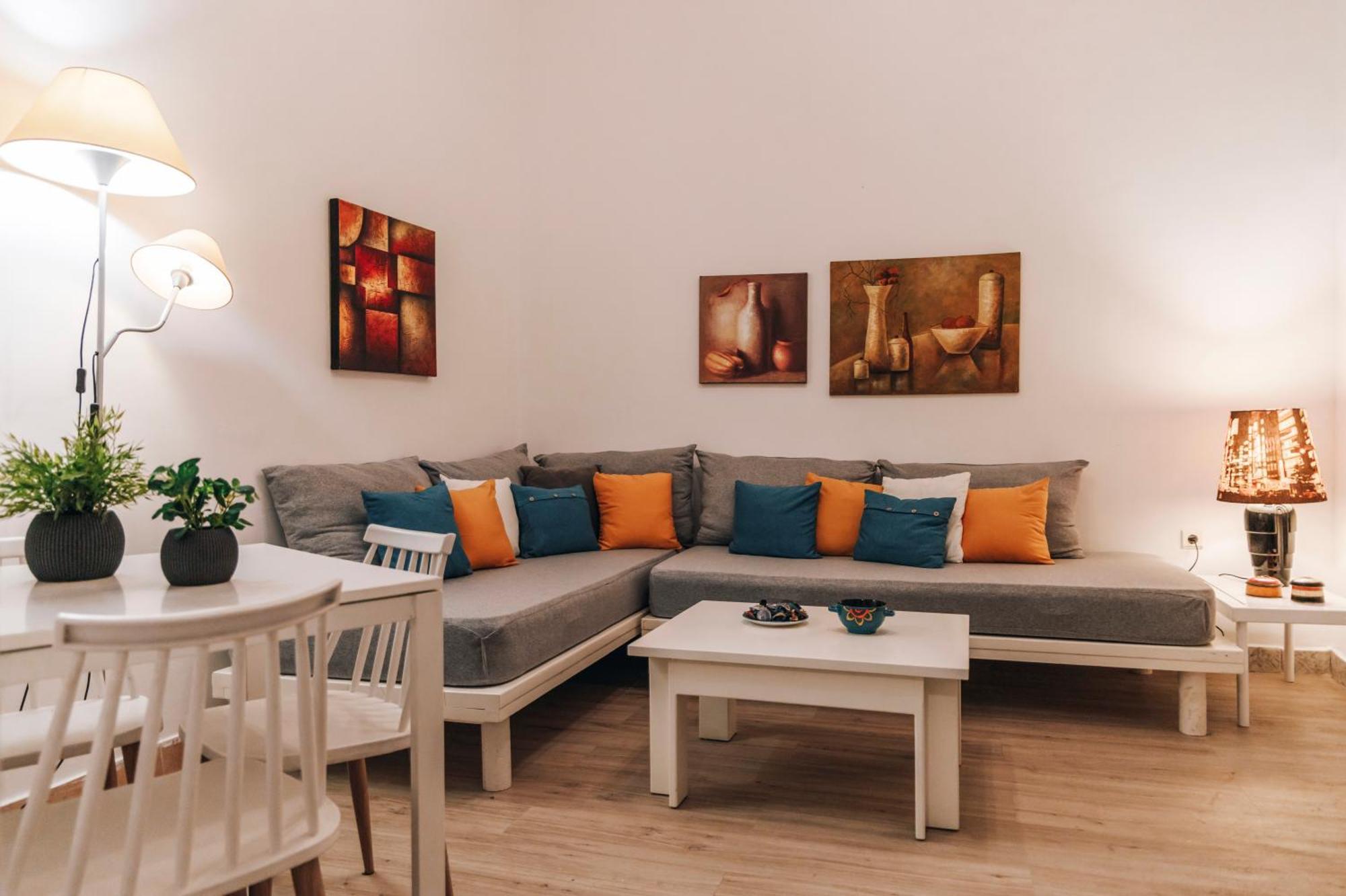 Monastiraki-Psiri, Old Town, 3-Bdr Apt, Sleep 6-10P, Spacious Court Yard เอเธนส์ ภายนอก รูปภาพ